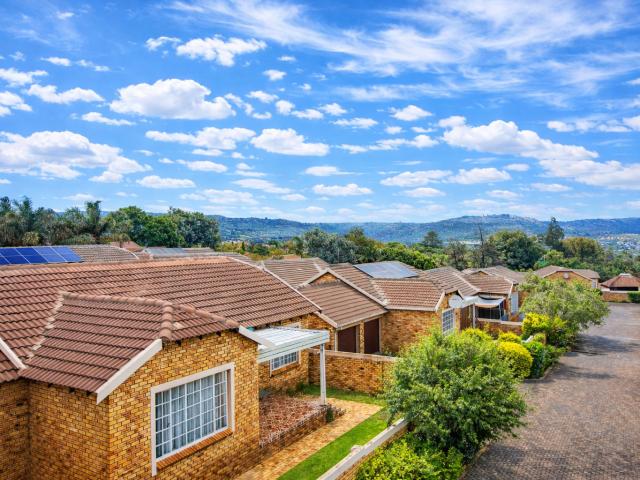 Townhouse for sale in Nooitgedacht, Gauteng