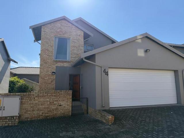 Townhouse for rent in Westonaria, Gauteng