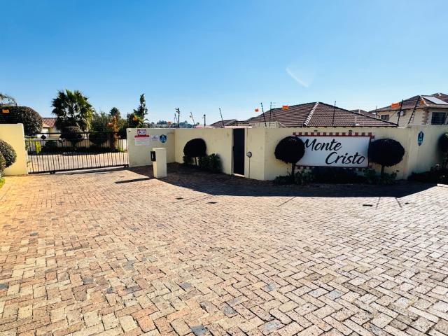 Townhouse for rent in Nooitgedacht, Gauteng