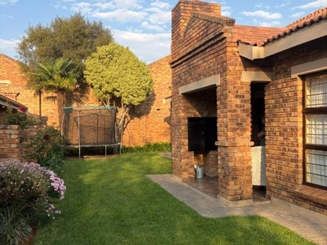 Townhouse for rent in Roodepoort, City of Johannesburg Metropolitan Municipality