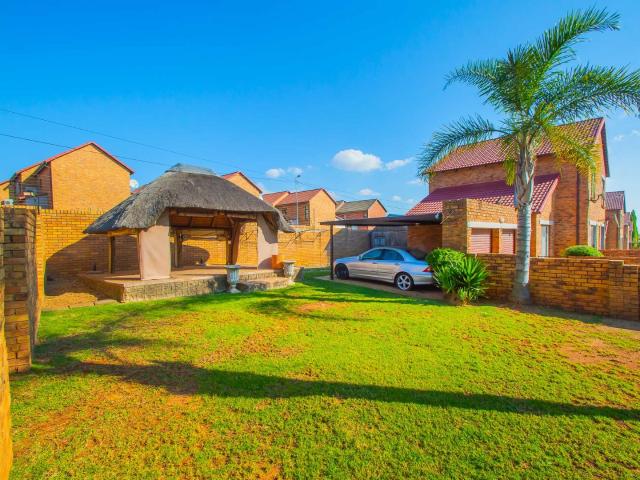 Townhouse for sale in Nooitgedacht, Gauteng