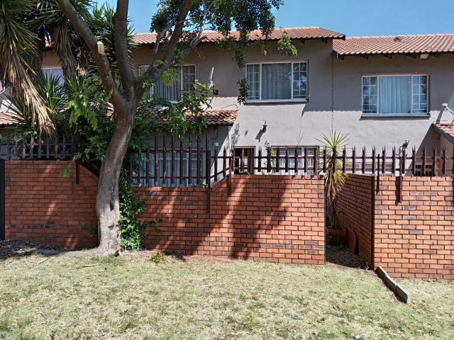 Townhouse for sale in Nooitgedacht, Gauteng