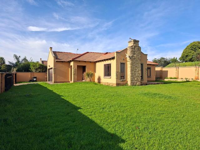 Townhouse for rent in Ekurhuleni, Gauteng