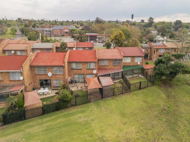 Townhouse for sale in Edenvale, City of Ekurhuleni Metropolitan Municipality