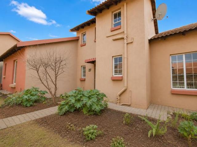 Townhouse for rent in Jansenpark, City of Ekurhuleni Metropolitan Municipality