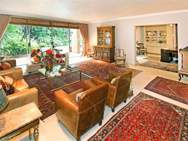 Townhouse for sale in Johannesburg, North & Sandton