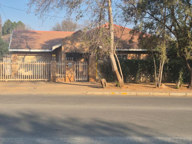 Townhouse for rent in Klerksdorp, Matlosana Local Municipality