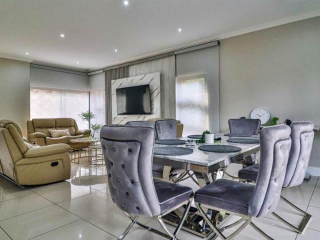 Townhouse for sale in Seaview, Kwazulu-natal