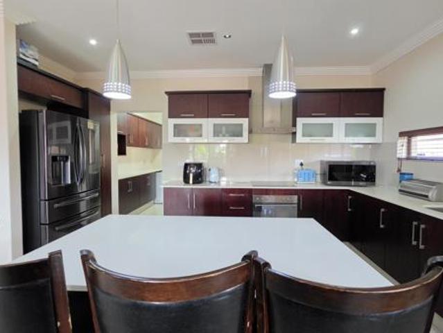 Townhouse for rent in Seaview, Kwazulu-natal