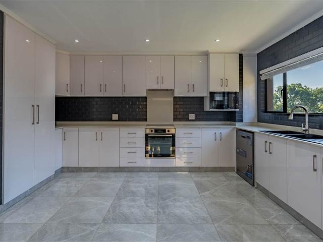 Townhouse for sale in Seaview, Kwazulu-natal