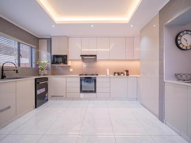 Townhouse for sale in Seaview, Kwazulu-natal