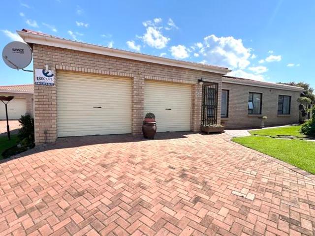 Townhouse for sale in Jeffreys Bay, Kouga Local Municipality