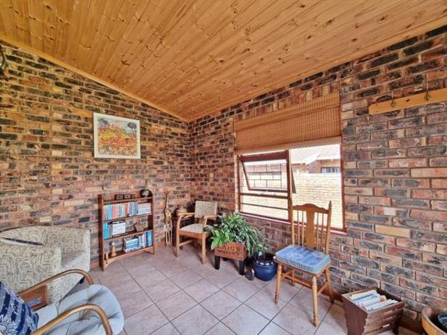 Townhouse for sale in Jeffreys Bay, Kouga Local Municipality