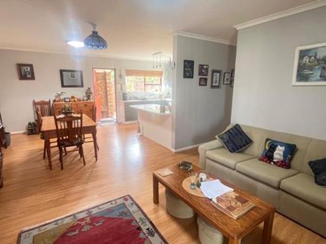 Townhouse for sale in Jeffreys Bay, Kouga Local Municipality