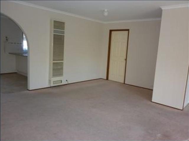 Townhouse for rent in Jerrabomberra, Queanbeyan