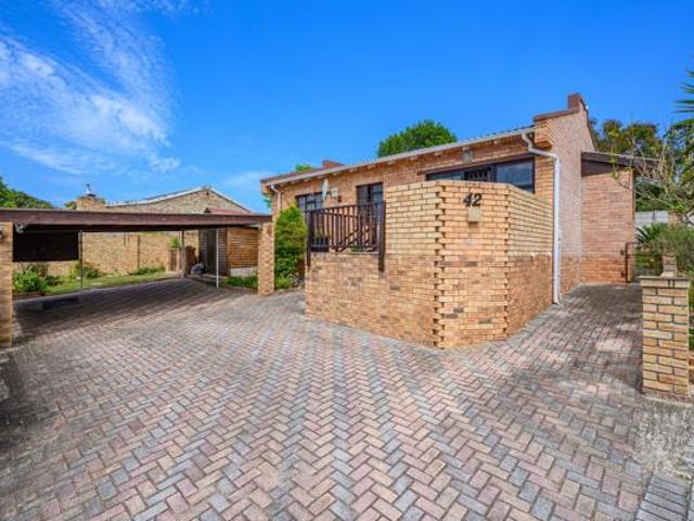 Townhouse for sale in Port Elizabeth, Eastern Cape