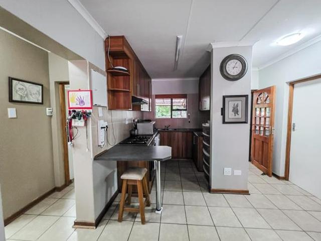 Townhouse for sale in Dr Kenneth Kaunda, North West