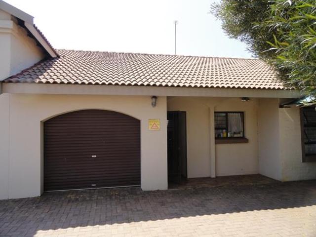 Townhouse for sale in Dr Kenneth Kaunda, North West