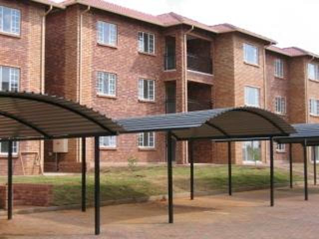 Townhouse for rent in Waterkloof, Gauteng