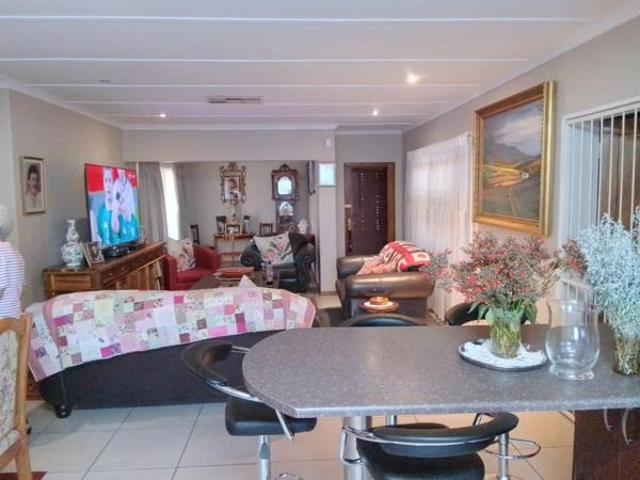 Townhouse for sale in Upington, Northern Cape