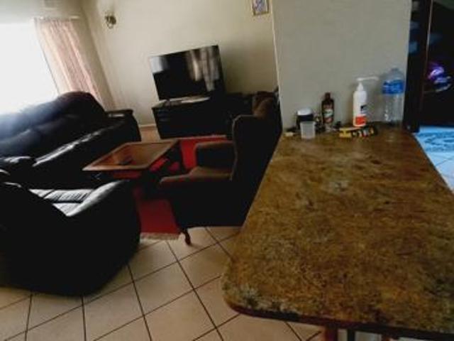 Townhouse for sale in Empangeni, uMhlathuze Local Municipality