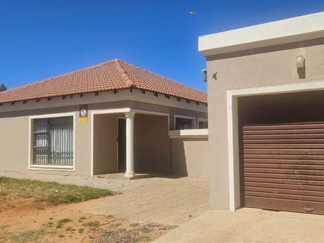 Townhouse for sale in Frances Baard, Northern Cape