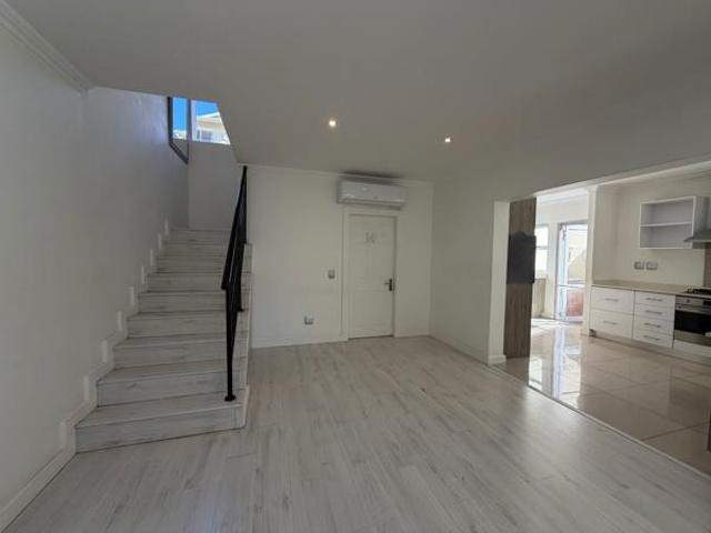 Townhouse for rent in Seaview, Kwazulu-natal