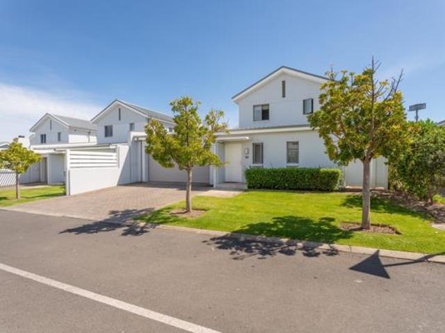 Townhouse for sale in Bergsig, Durbanville