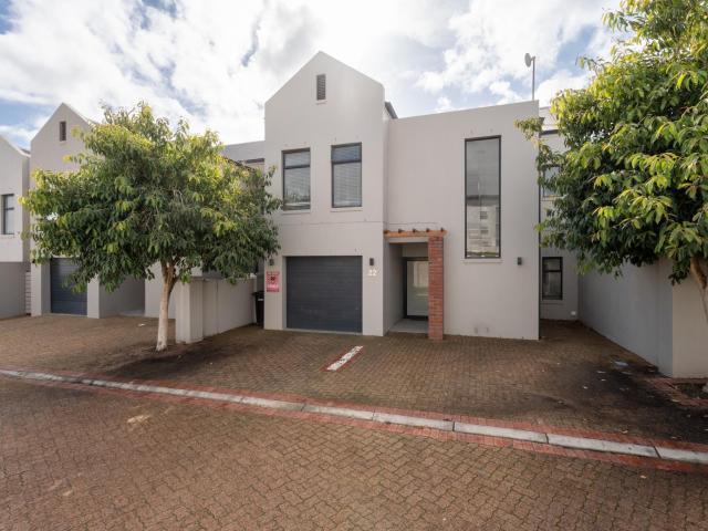Townhouse for sale in Onverwacht, Western Cape