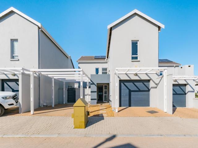 Townhouse for sale in Onverwacht, Western Cape