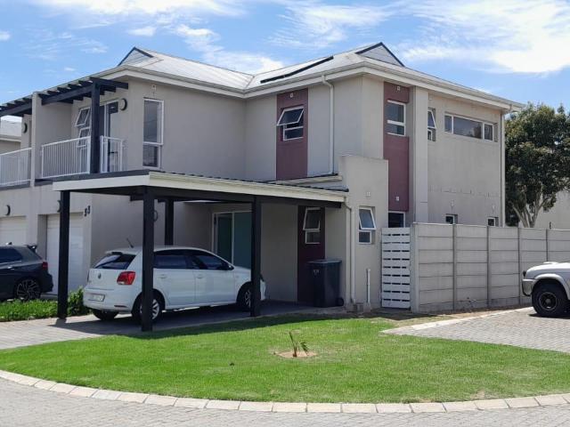 Townhouse for sale in Cape Town, Northern Suburbs