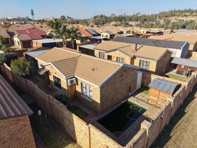 Townhouse for sale in Westonaria, Gauteng