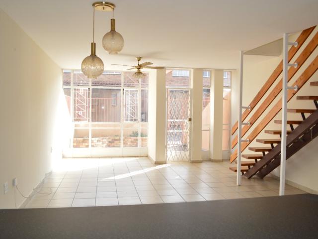 Townhouse for sale in Krugersdorp, Mogale City Local Municipality