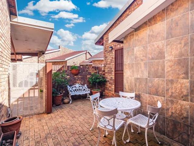 Townhouse for sale in Westonaria, Gauteng