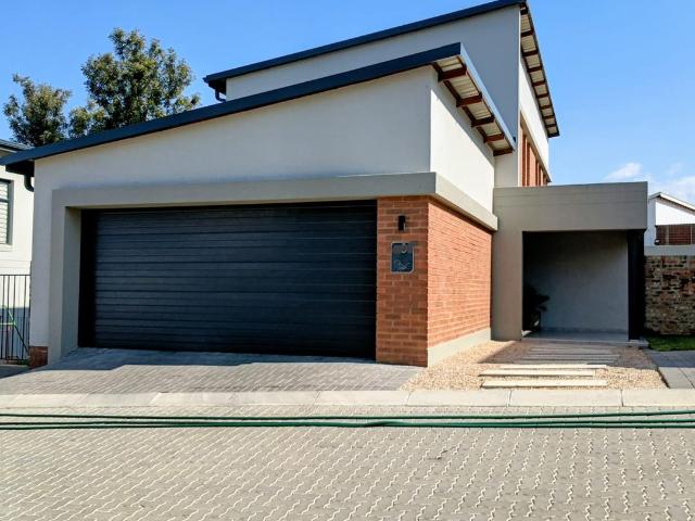 Townhouse for rent in Tembisa, Gauteng