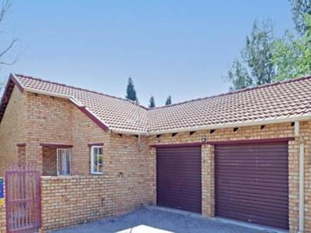 Townhouse for sale in Vosloorus, Gauteng