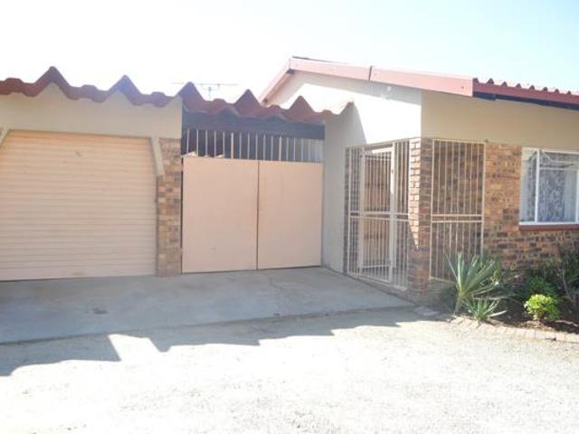 Townhouse for sale in Dr Kenneth Kaunda, North West