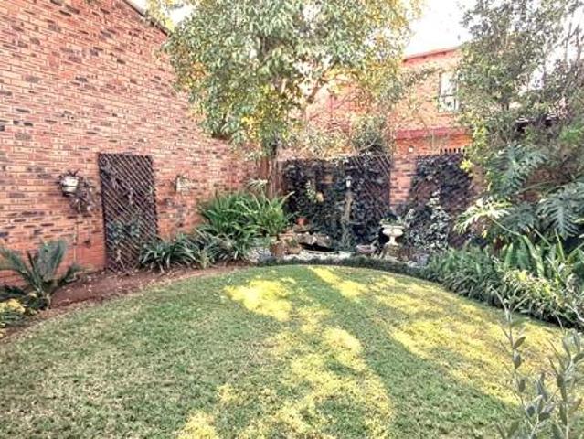 Townhouse for rent in Waterkloof, Gauteng