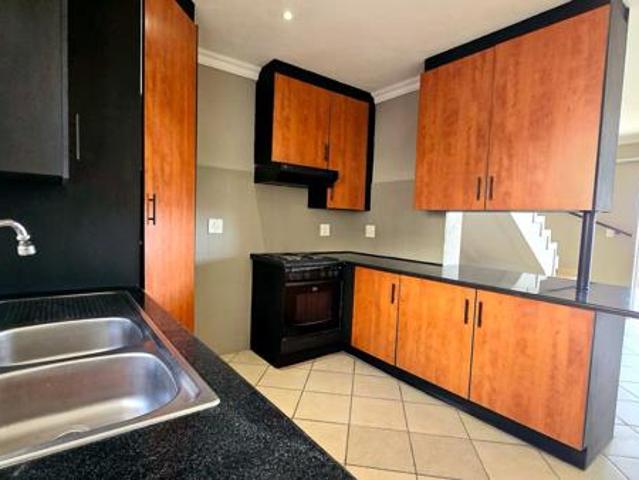 Townhouse for rent in Waterkloof, Gauteng