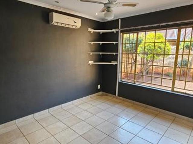 Townhouse for rent in Waterkloof, Gauteng