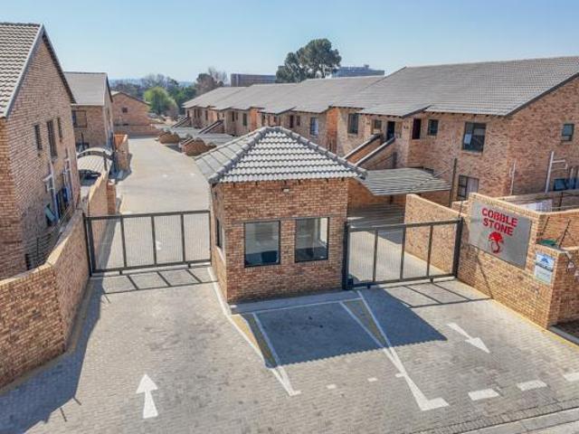Townhouse for rent in Ekurhuleni, Gauteng