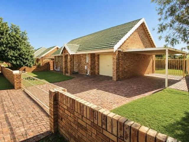 Townhouse for sale in Bloemfontein, Free State