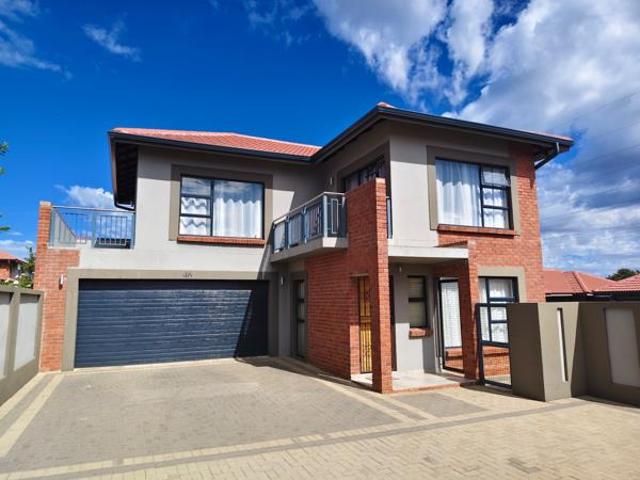 Townhouse for sale in Bloemfontein, Free State