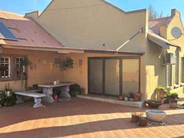 Townhouse for sale in Ditsobotla, North West