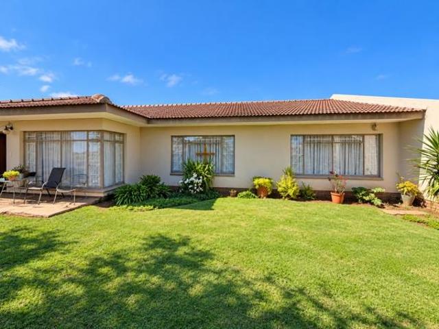 Townhouse for sale in Lichtenburg, Ditsobotla Local Municipality