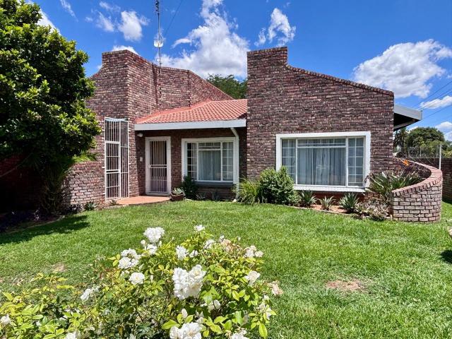 Townhouse for sale in Ditsobotla, North West