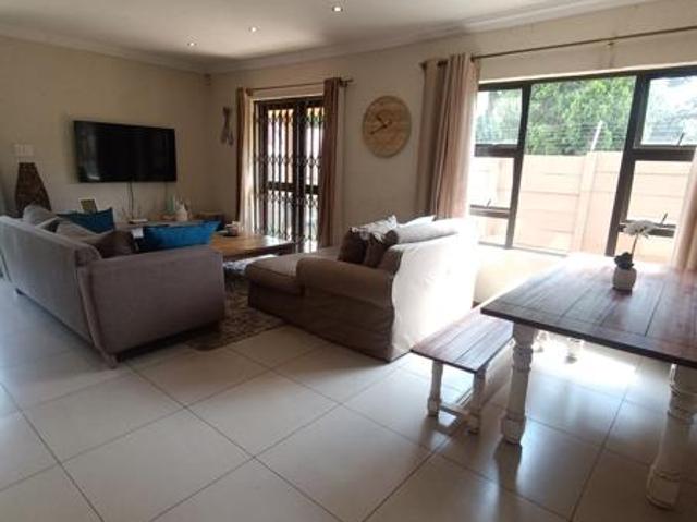 Townhouse for rent in Vosloorus, Gauteng