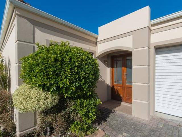 Townhouse for sale in Nelson Mandela Bay Ward 18, Nelson Mandela Bay Metropolitan Municipality