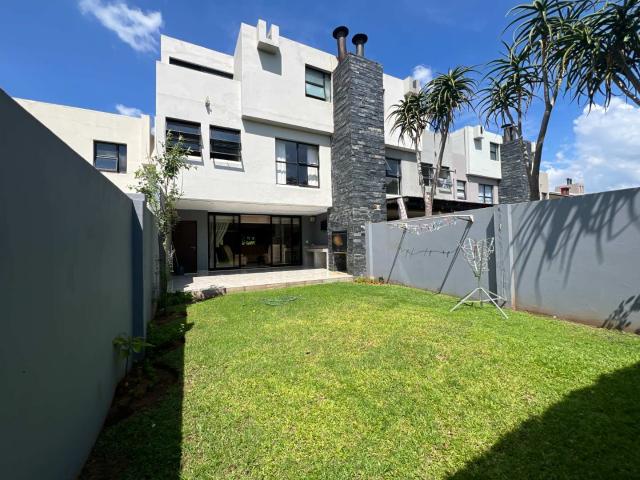 Townhouse for sale in Vosloorus, Gauteng