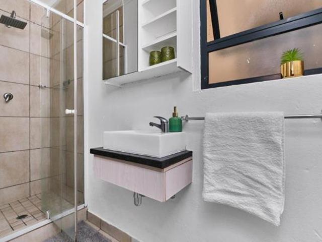 Townhouse for rent in Vosloorus, Gauteng
